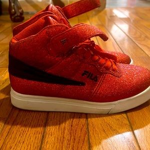 red sparkle sneaker size 2.5 girls